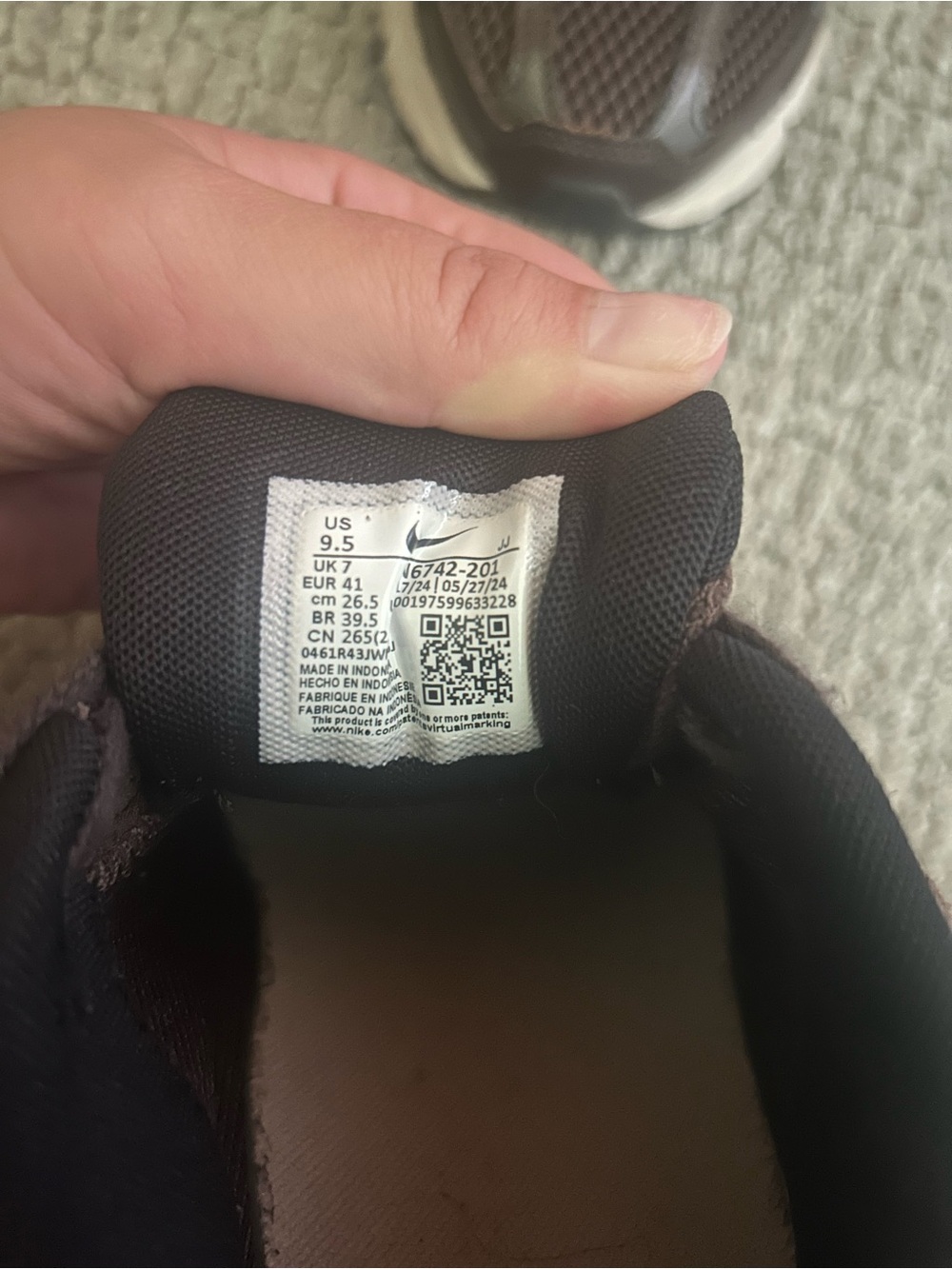 Nike Women’s Brown and Silver Mesh Athletic Sneakers - Picture 8 of 8